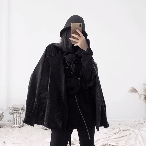 outerwear - Picture 3 of 9